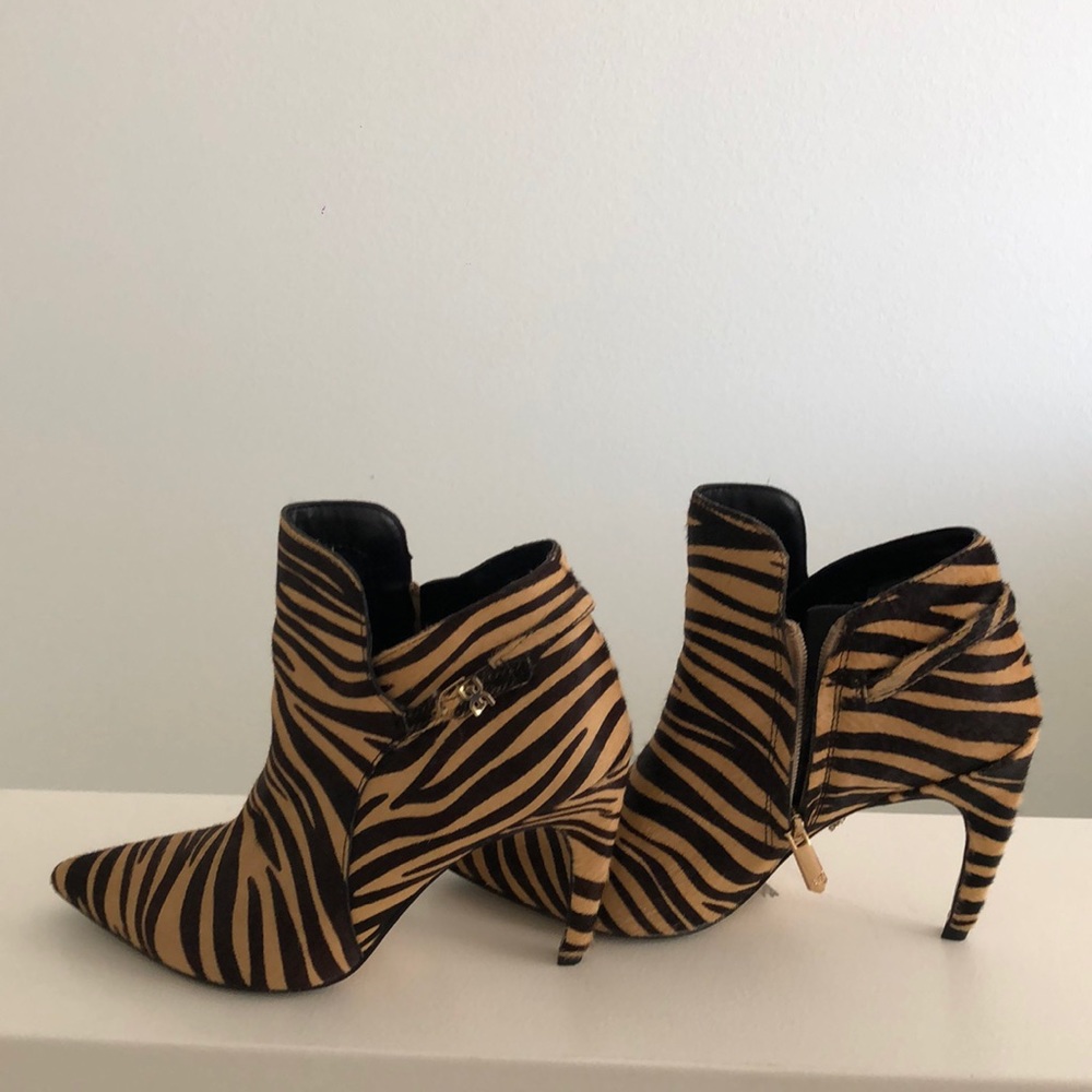 Sam Edelman animal print boots excellent condition. Newer,
